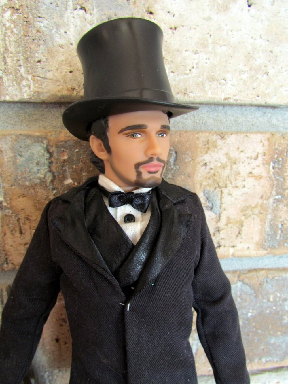 OSCAR DIGGS DOLL, DISNEY FILM "OZ THE GREAT & POWERFUL" w TOP HAT, TAILCOAT, BAG